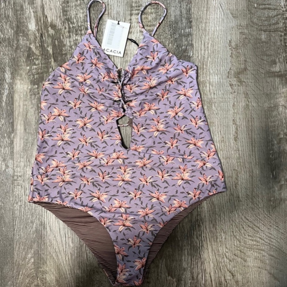 SOLD****Acacia Kokomo Lily XL new with tags. Open to offers